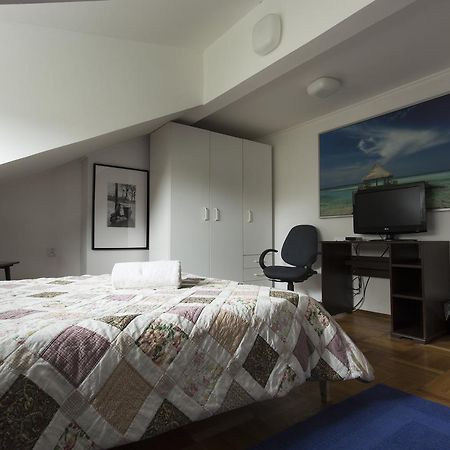 Rent0Nline Brwinow Rooms Экстерьер фото