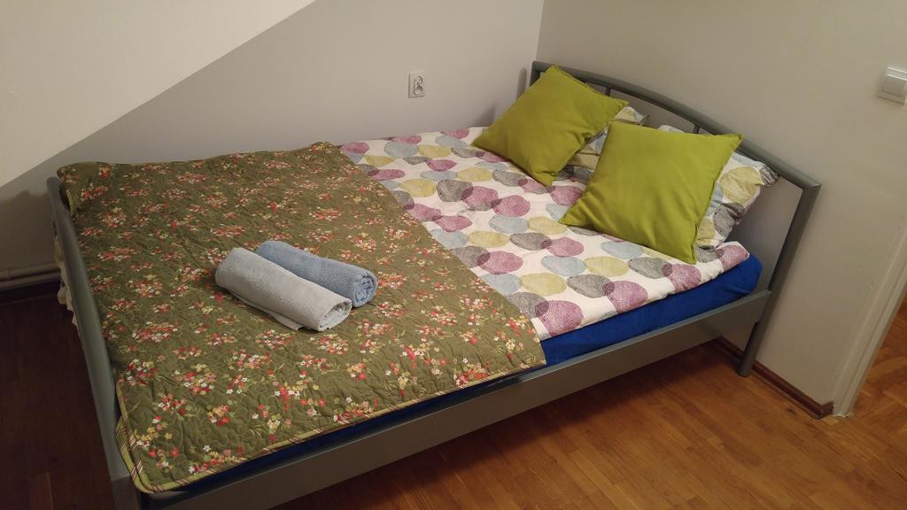 Rent0Nline Brwinow Rooms Экстерьер фото