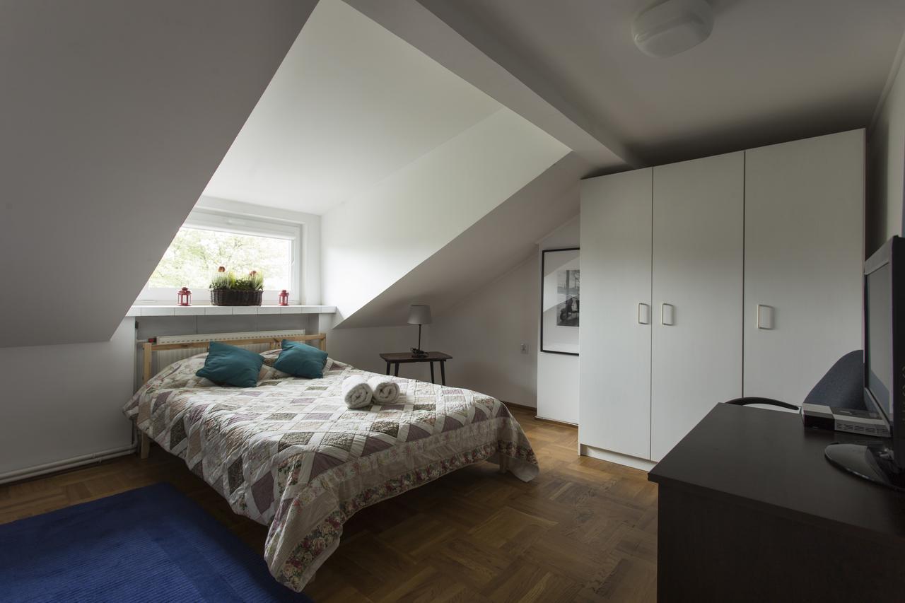 Rent0Nline Brwinow Rooms Экстерьер фото