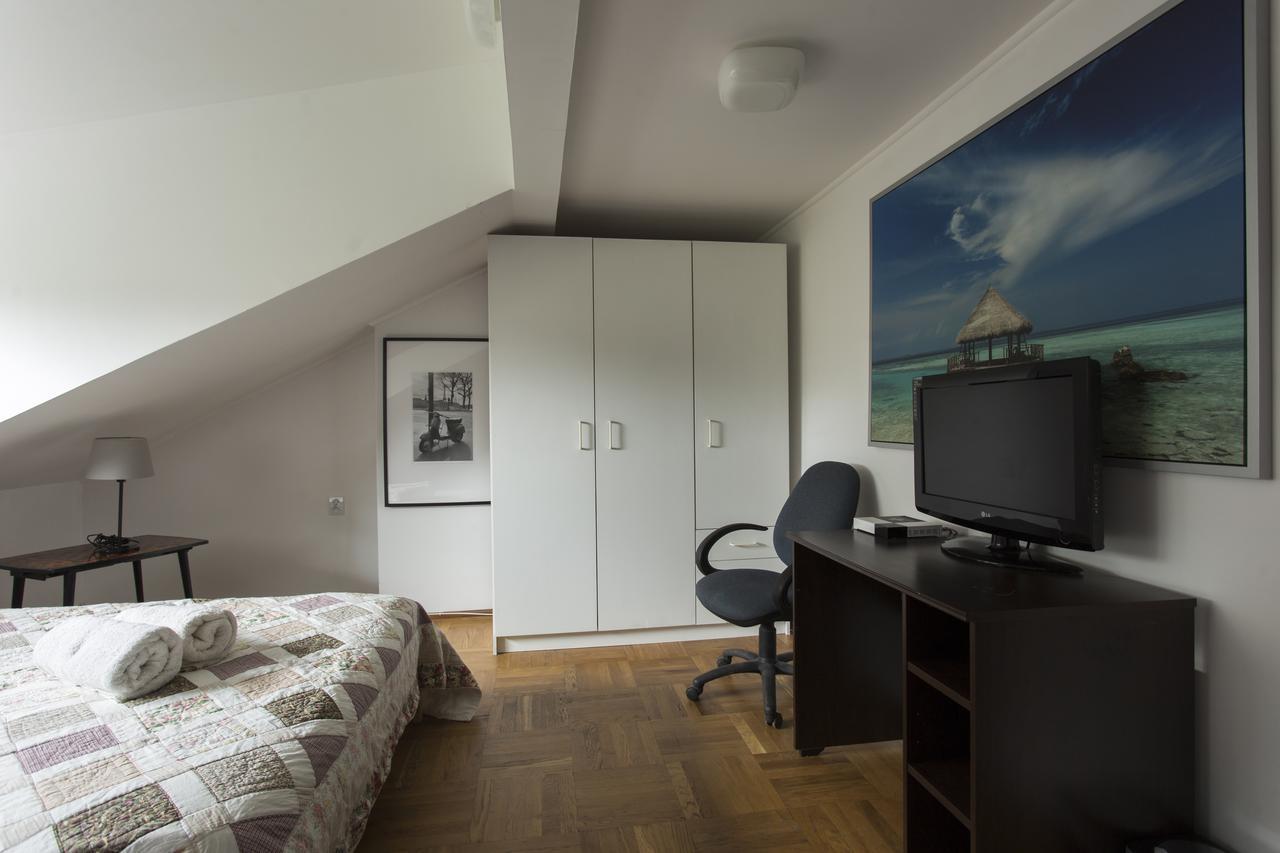 Rent0Nline Brwinow Rooms Экстерьер фото